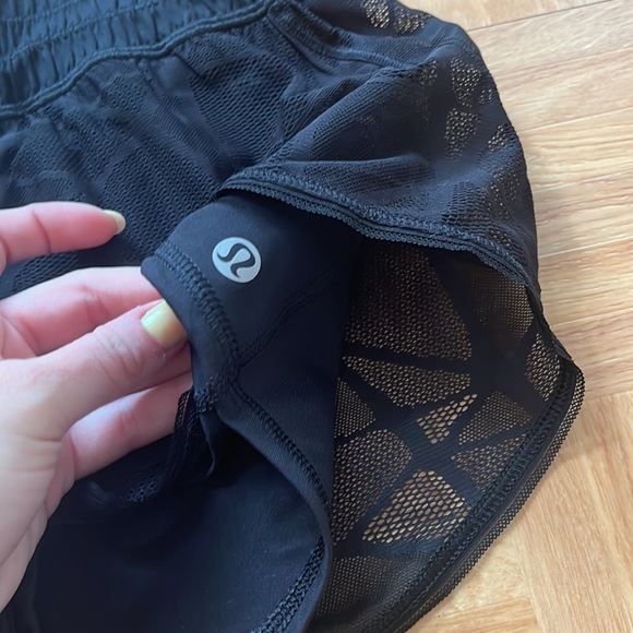 Lululemon City Sky Run By Short Black size 8 - Picture 6 of 11